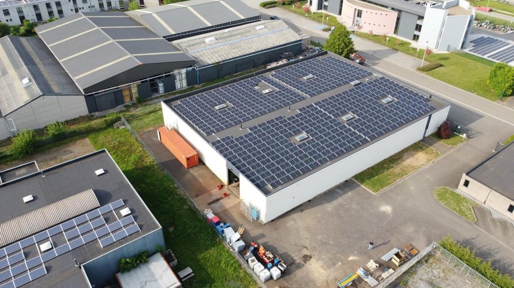 5 RAISONS POUR LESQUELLES VOTRE USINE A BESOIN D'UN SYSTÈME SOLAIRE