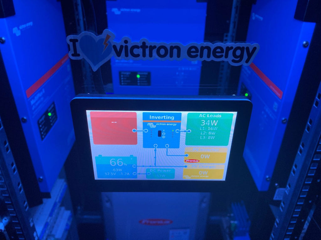 Formation Victron dans un cabinet ESS / Hors réseau / 3Phase Une installation super cool